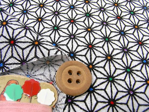 ちりめん生地・モダン麻の葉（白/黒）