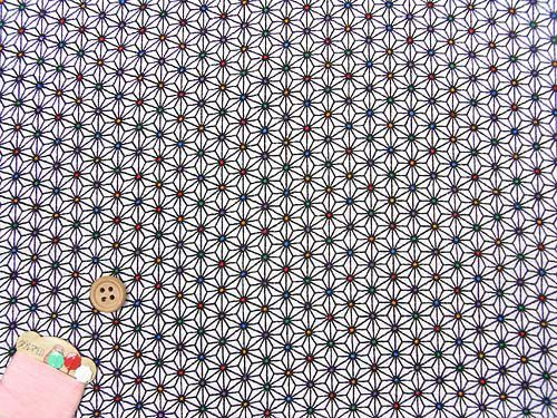 ちりめん生地・モダン麻の葉（白/黒）