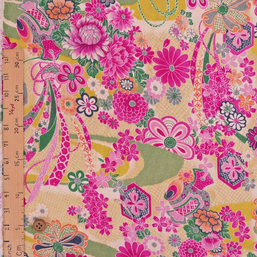 一越ちりめん・しぼりに花のし小槌文様（黄緑）