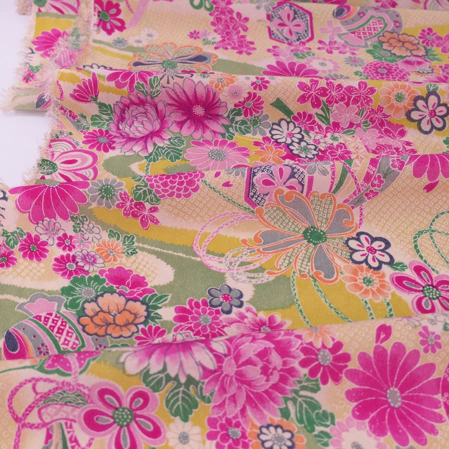 一越ちりめん・しぼりに花のし小槌文様（黄緑）