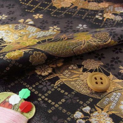 金襴生地(金らん)斜取り扇面桜(黒/グレー) 10cm単位 切り売り |生地 和柄/和布/ちりめん手芸通販布がたり