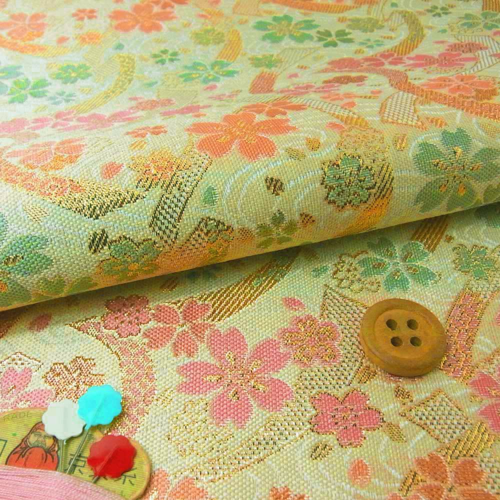 金襴生地（金らん）流れのしに桜（ベージュ）