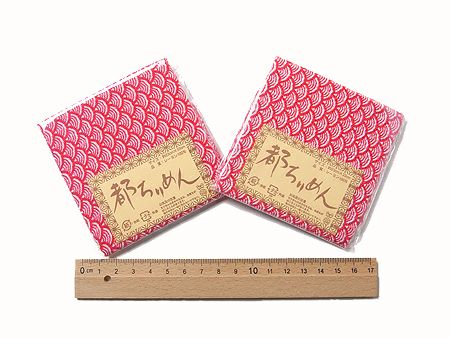 ちりめんカットクロス・青海波（紅色）23×33cm