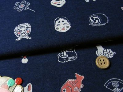 和風コットン生地・匠 日本の伝統玩具(紺) 10cm単位 切り売り