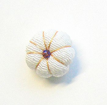 ちりめん細工パーツ（完成品）・菊小（白）