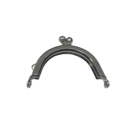 口金（約幅5cm×深さ4.5cm）