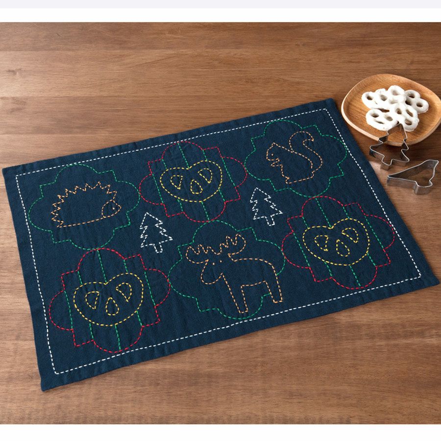 刺し子キット・北欧モチーフのランチョンマット 森の動物クッキー