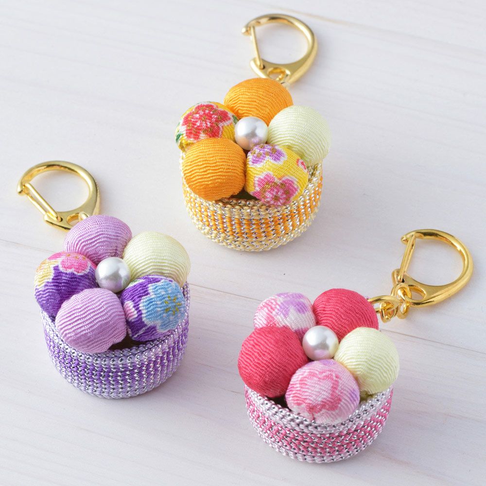 ちりめん手芸キット・エコキーホルダー（ぽんぽん花）