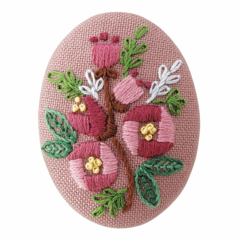tomoの刺繍ハンドメイド刺繍ブローチ　お花と木の実①  中サイズ2個セット