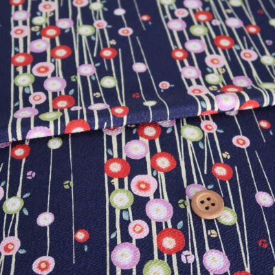 在庫限り/ ポリちりめん生地 小さな丸椿(濃紺) 10cm単位 切り売り