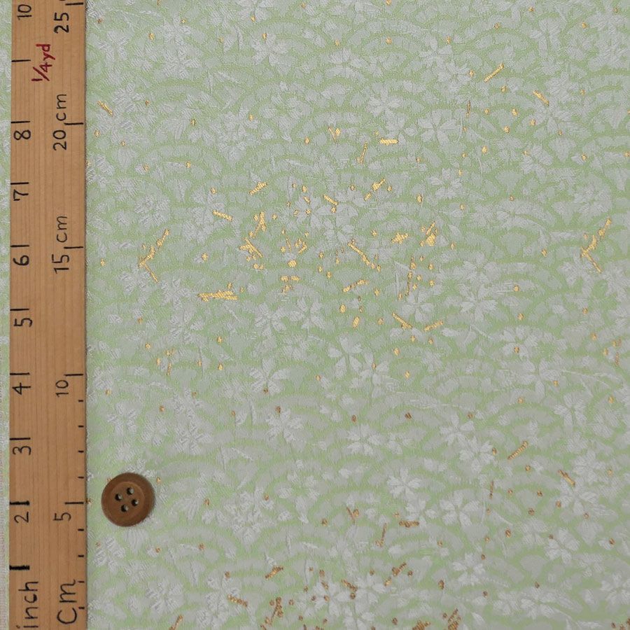 金襴生地(金らん) さくら青海波に金散らし(淡わさび)