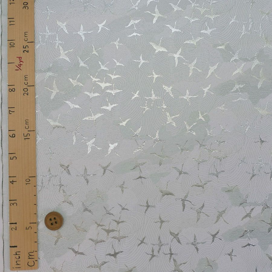 金砂が豪華なつずれおりの、丸帯の生地です。 分厚く 