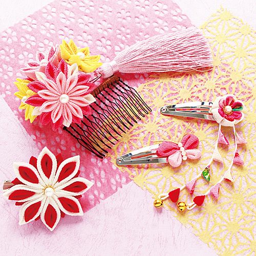 つまみ細工キット 花しごと24/紅白のコサージュクリップ(剣つまみ