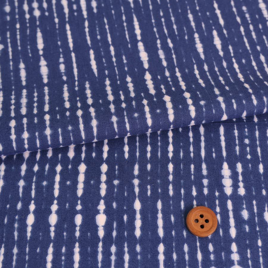 和柄コットン生地 藍染め風にじみストライプ(藍色)　藍染めプリント modaJapan モーダパッチワークキルト生地 紺色