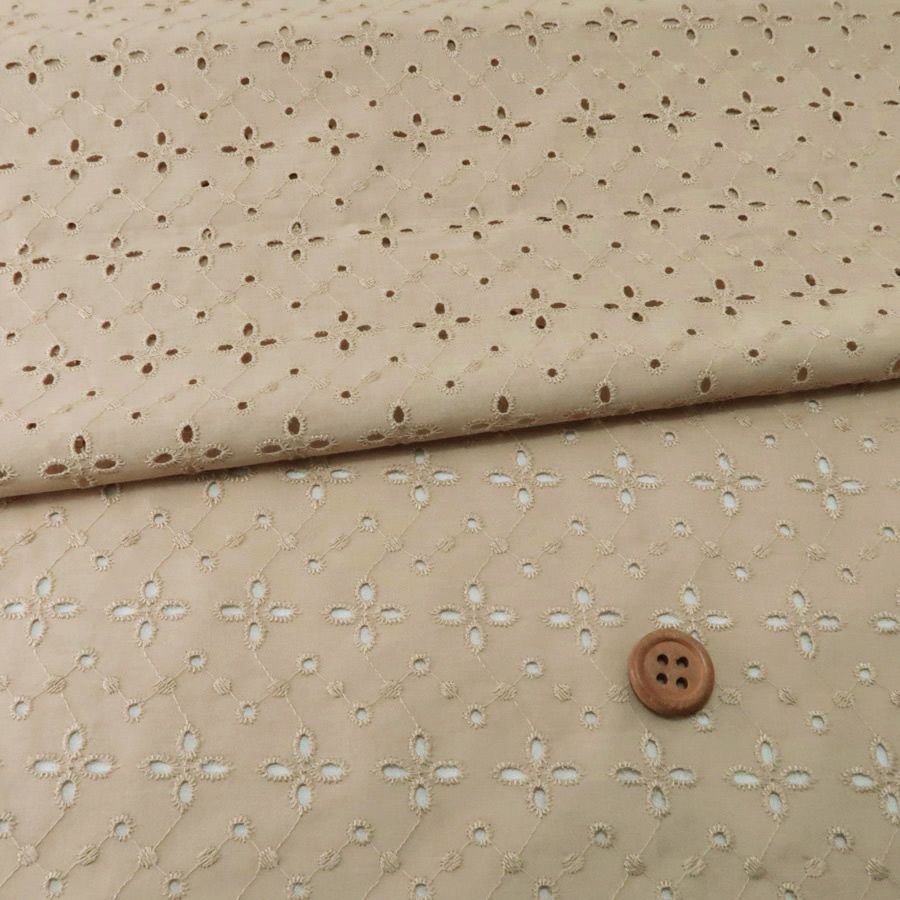 綿レース生地 国産60ローン カントリー風アイレット・ベージュ 10cm単位 切り売り