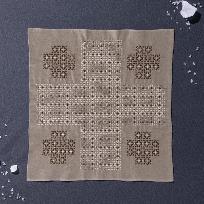 刺し子キット 花ふきん Textile Lab・Pray 祈り (トープ) オリムパス製絲刺子キット AYUFISH int. ひとめ刺し技法