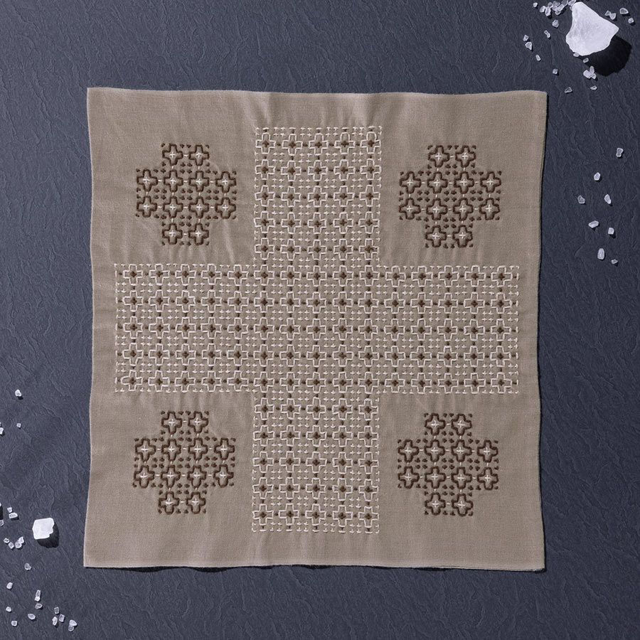 刺し子キット 花ふきん Textile Lab・Pray 祈り (トープ) オリムパス製絲刺子キット AYUFISH int. ひとめ刺し技法