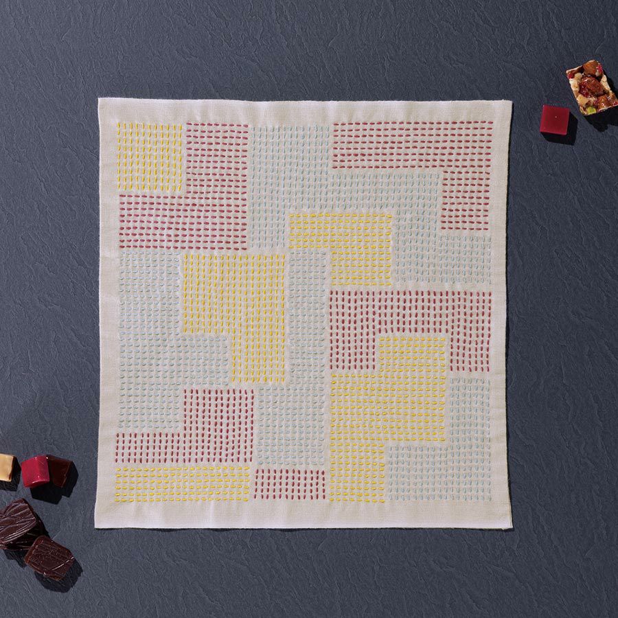 刺し子キット 花ふきん Textile Lab・Block ブロック (アーモンドミルク)  オリムパス製絲刺子 AYUFISH int.デザイン 初心者中級者向き