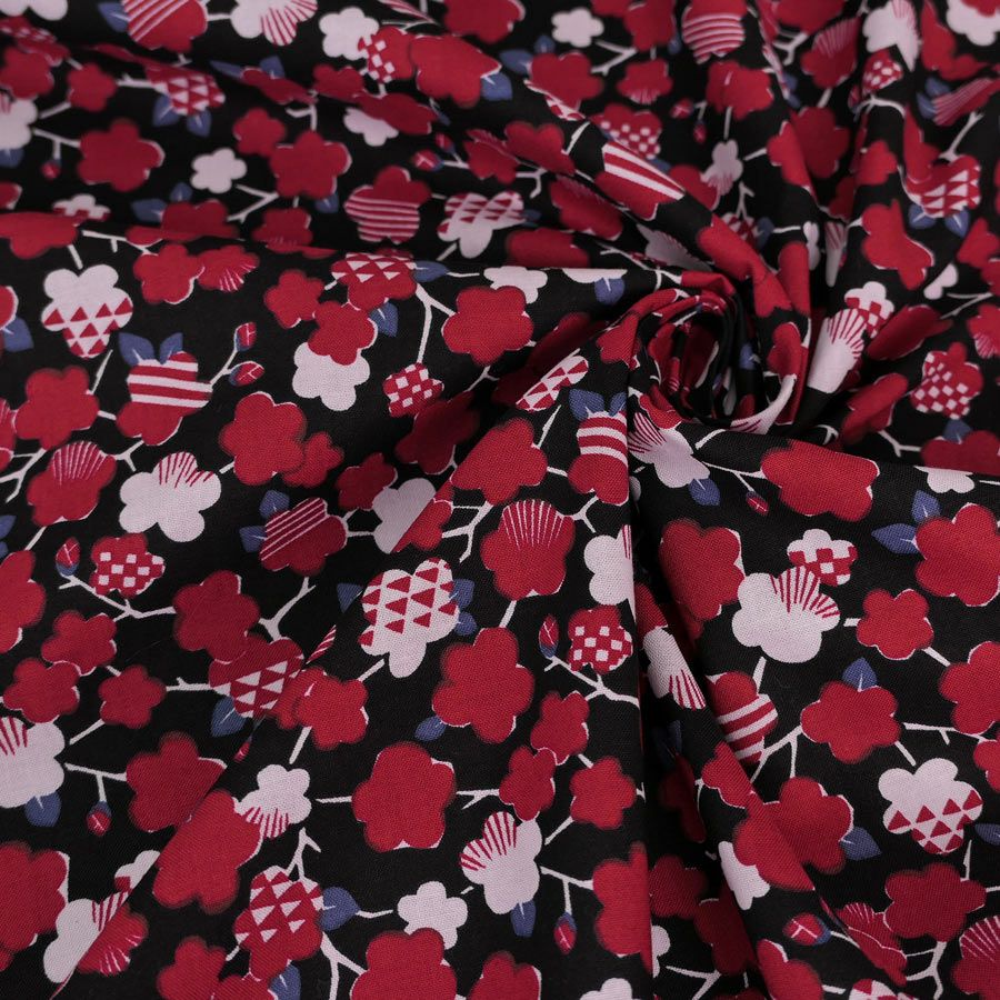 和柄コットン生地 模様の枝梅(黒) 10cm単位 切り売り 和風柄シーチング生地 和調木綿可愛い KOKKAコッカ梅柄黒赤