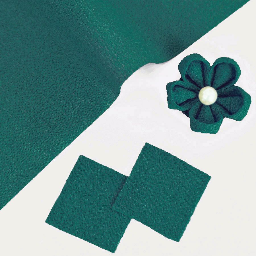 つまみ細工用カット済み生地・一越ちりめん(青碧/せいへき) 3cm角 裁断済みひとこし縮緬30ミリ角 くすんだ青緑 あおみどり ブルー