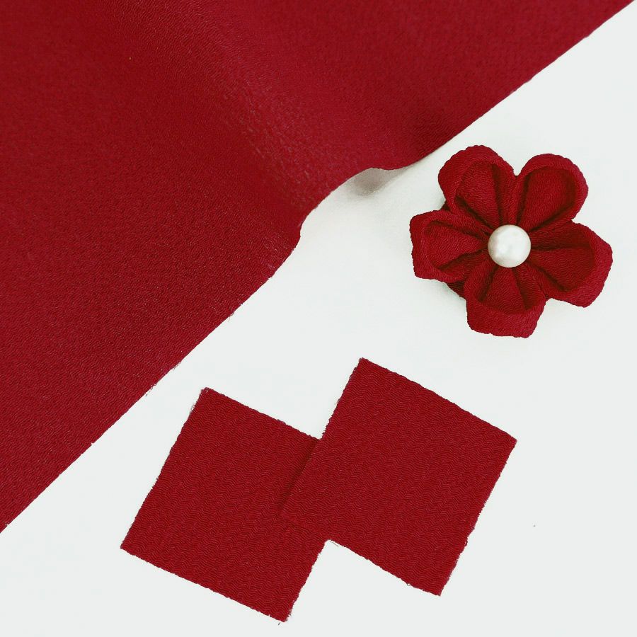 つまみ細工用カット済み生地・一越ちりめん(深紅) 3cm角 裁断済みひとこしちりめん カット済縮緬布地 30ミリ角 真紅 赤色