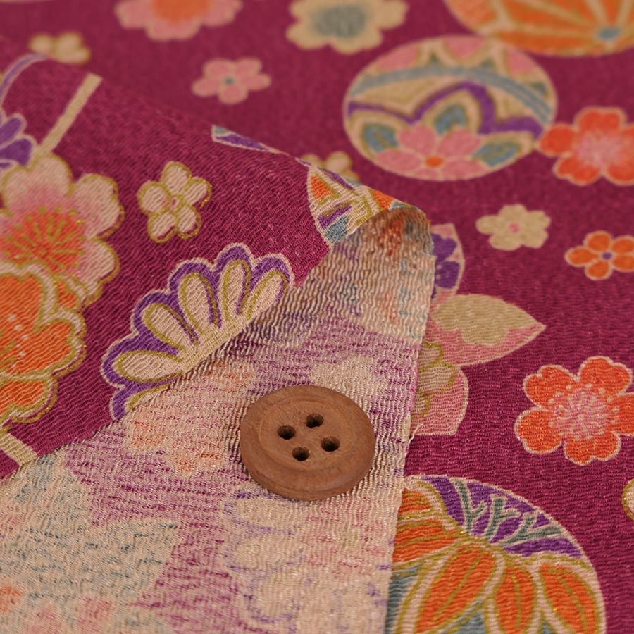古布調ちりめん生地 手まりと和の花(赤紫) 10cm単位 切り売り レーヨンチリメン 古典的 古風 アンティーク調 縮緬手芸用