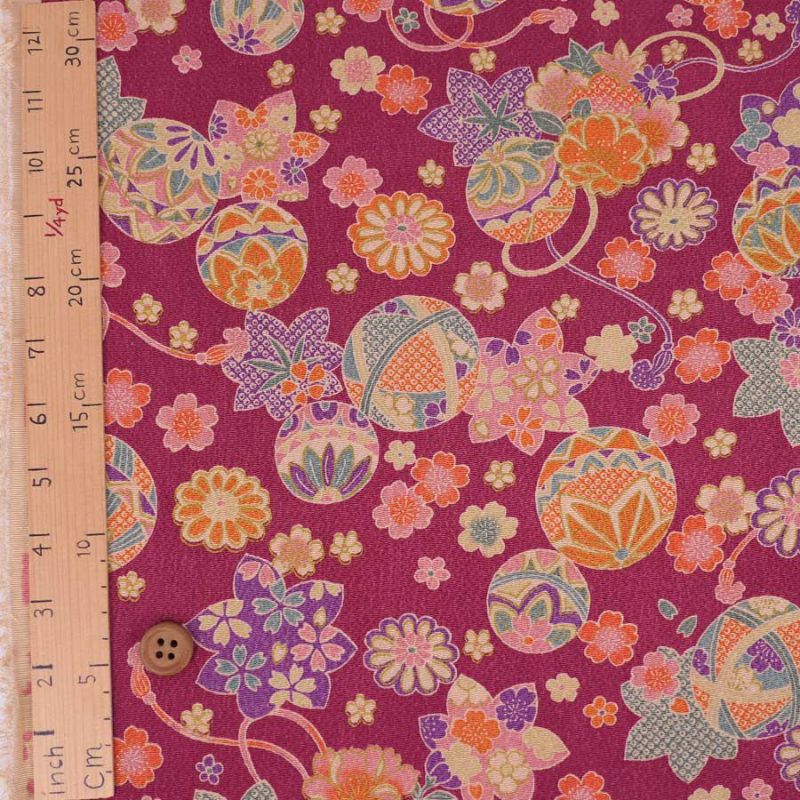 古布調ちりめん生地 手まりと和の花(赤紫) 10cm単位 切り売り レーヨンチリメン 古典的 古風 アンティーク調 縮緬手芸用