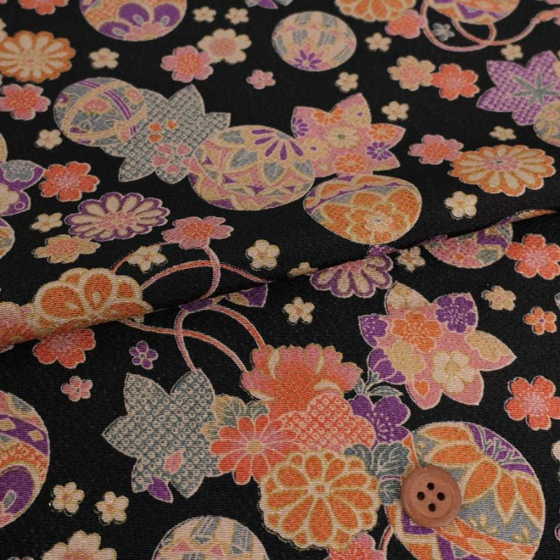 古布調ちりめん生地 手まりと和の花(黒) 10cm単位 切り売り アンティークチリメン 古典柄 花柄 手毬柄 手鞠柄 てまり柄