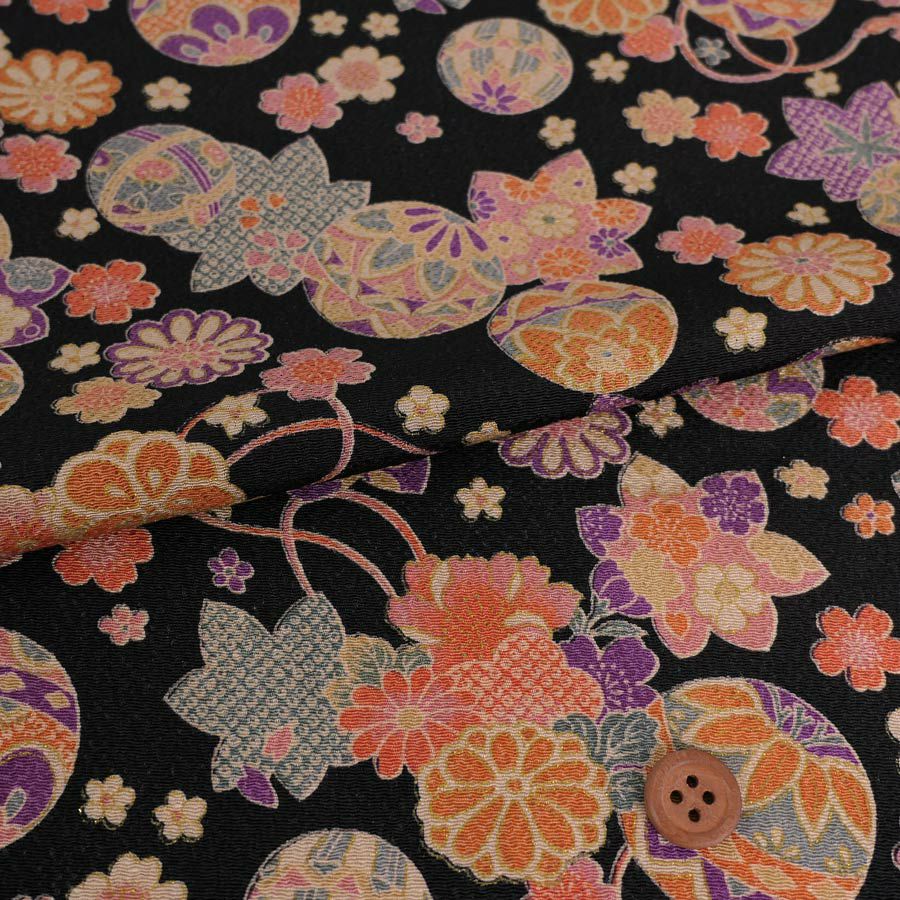 古布調ちりめん生地 手まりと和の花(黒) 10cm単位 切り売り アンティークチリメン 古典柄 花柄 手毬柄 手鞠柄 てまり柄