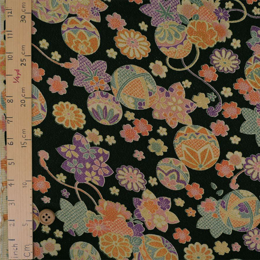 古布調ちりめん生地 手まりと和の花(黒) 10cm単位 切り売り アンティークチリメン 古典柄 花柄 手毬柄 手鞠柄 てまり柄