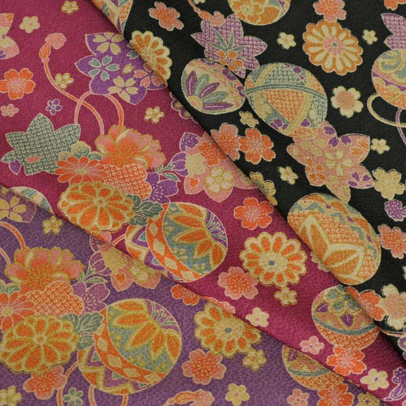 古布調ちりめん生地 手まりと和の花(黒) 10cm単位 切り売り アンティークチリメン 古典柄 花柄 手毬柄 手鞠柄 てまり柄