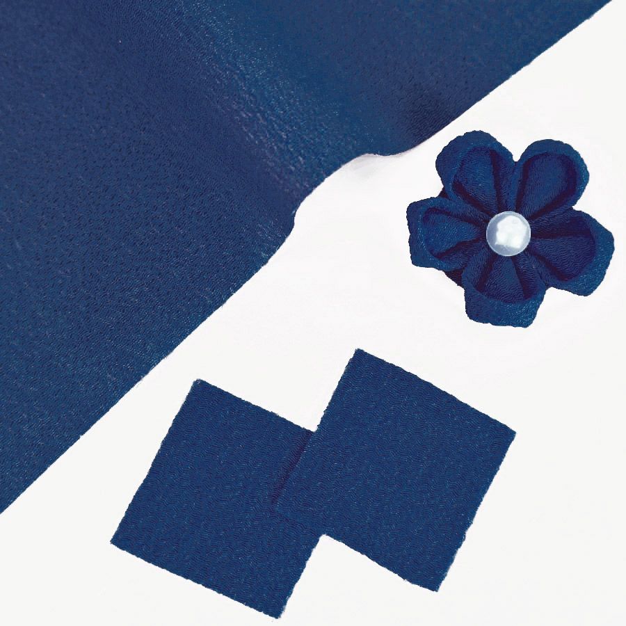 つまみ細工用カット済み生地・一越ちりめん(薄紺) 3cm角 裁断済みひとこしちりめん カット済縮緬布地 30ミリ角 瑠璃紺色裁断済みひとこしちりめん カット済縮緬布地 30ミリ角 瑠璃紺色