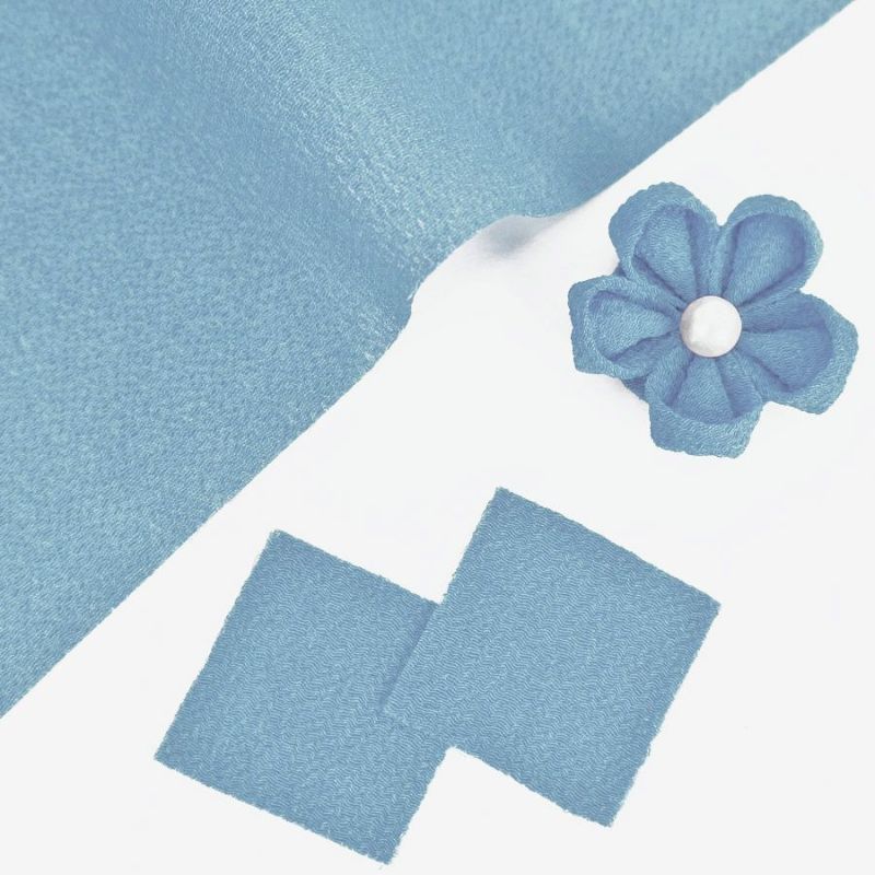 つまみ細工用カット済み生地・一越ちりめん(わすれなぐさ色) 3cm角 20