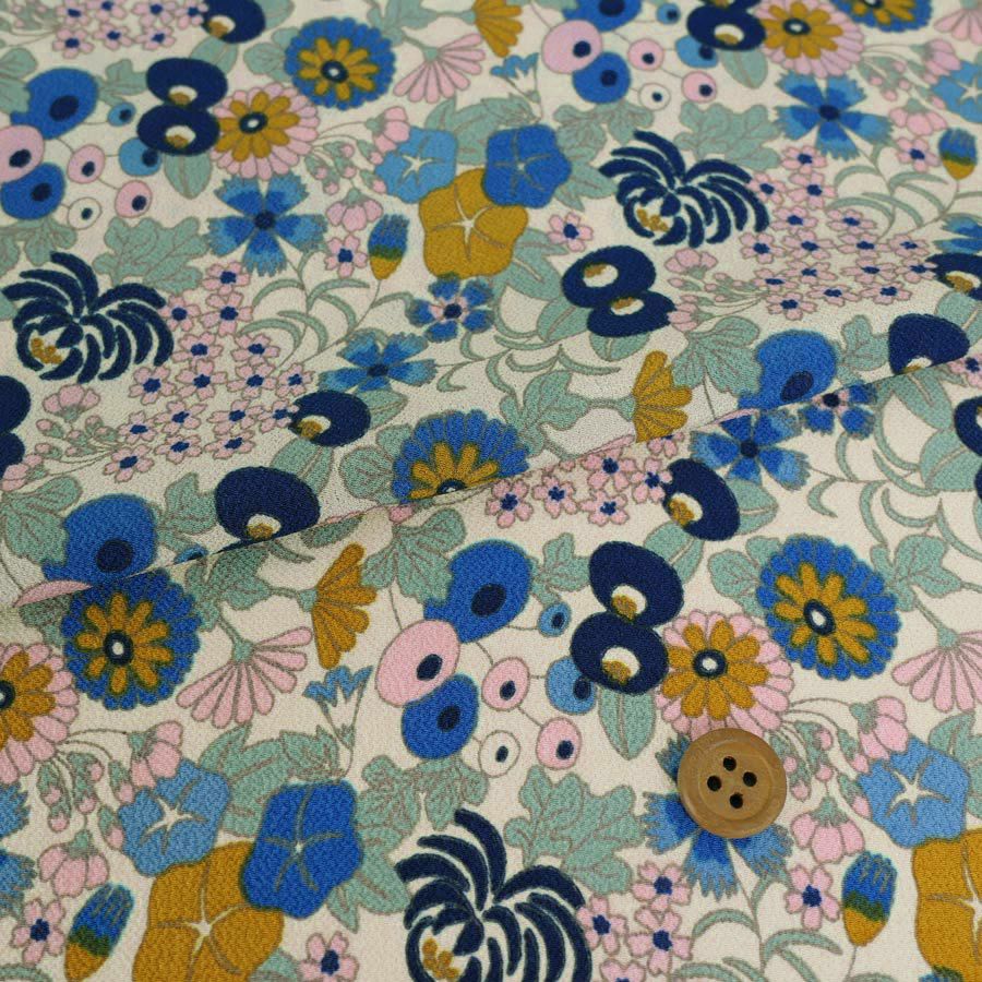 一越ちりめん生地 四季の花あつめ(薄ベージュ/青) 10cm単位 切り売り 