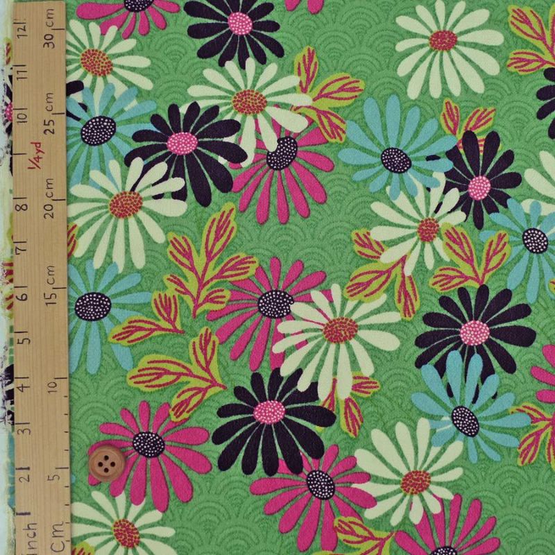 一越ちりめん生地 青海波に菊(緑) 10cm単位 切り売り ひとこしちりめん布地 縮緬チリメン 和モダン菊柄 おしゃれ花柄