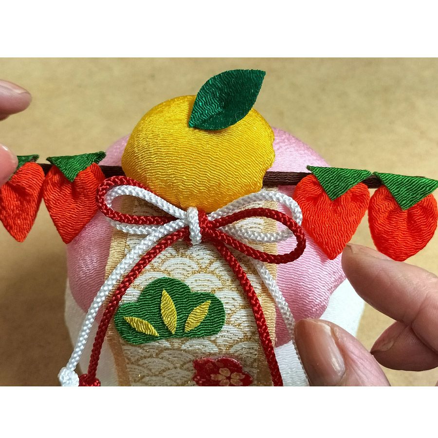 ちりめん細工キット 迎春・紅白かがみ餅 |生地 和柄/和布/ちりめん手芸