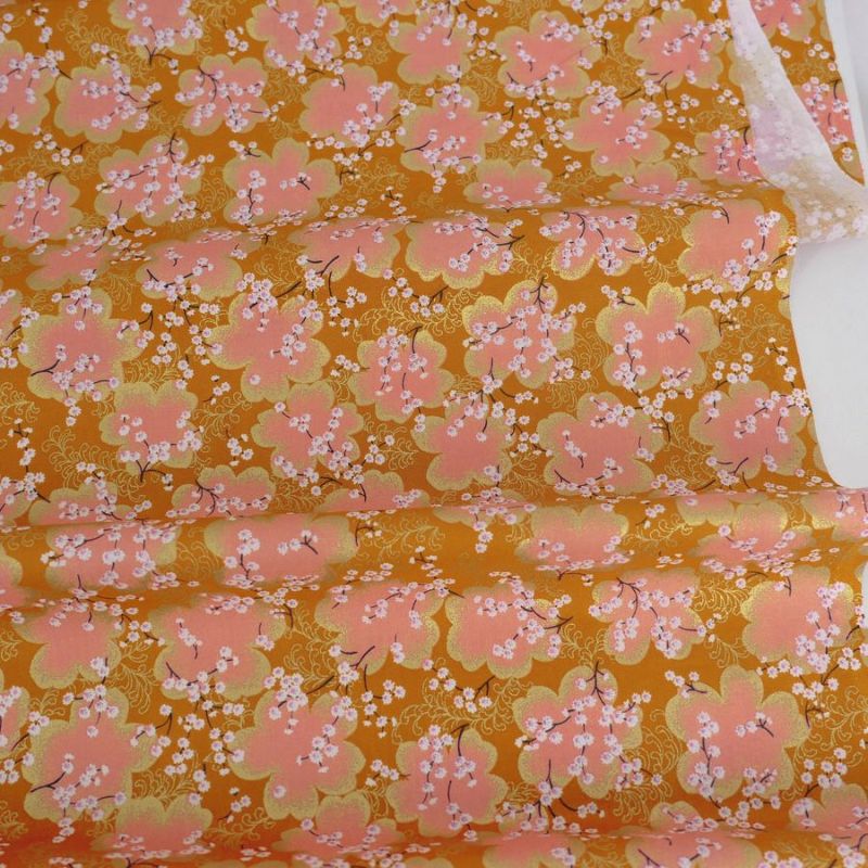 和柄コットン生地 金彩桜景色(おうど色) 10cm単位 切り売り