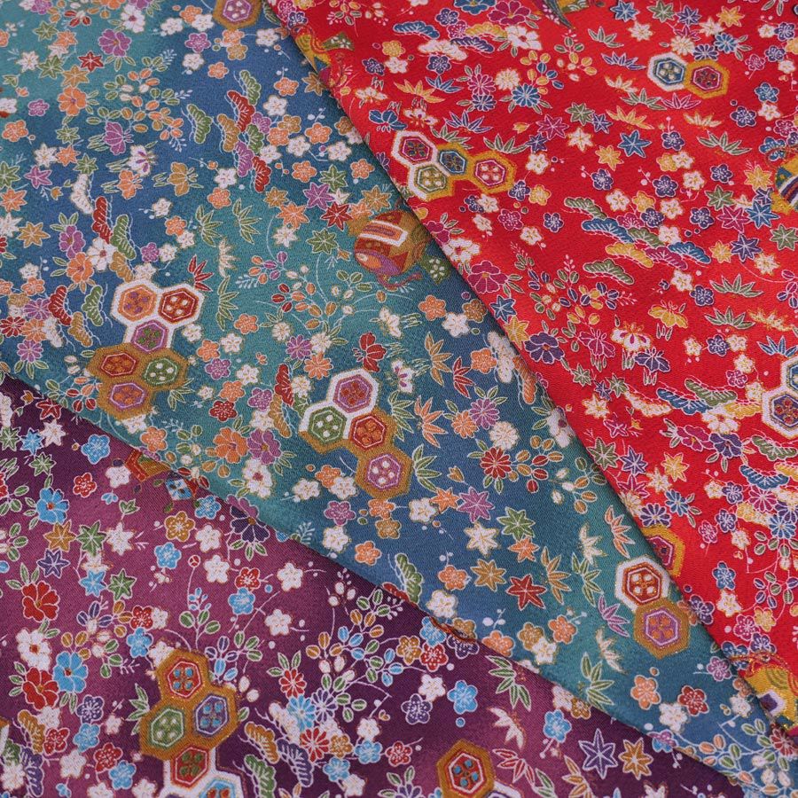 ちりめん生地 植物と吉祥亀甲文(深紫)