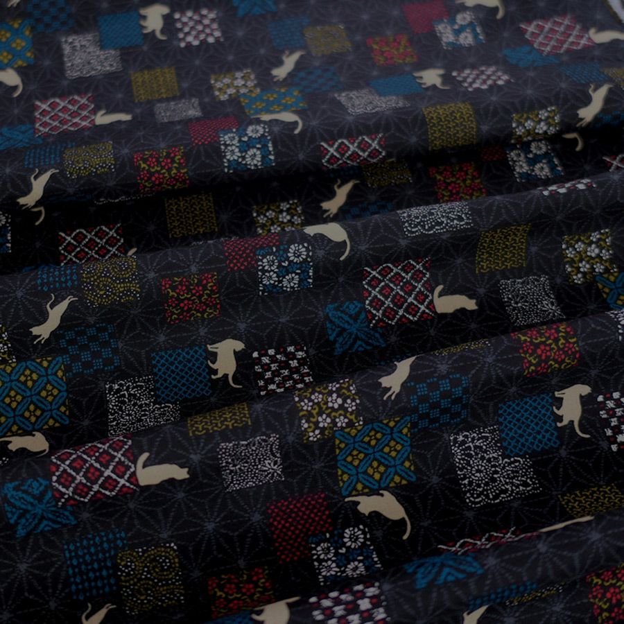 和柄コットン生地 麻葉地に伝統柄と猫(黒) 10cm単位 切り売り