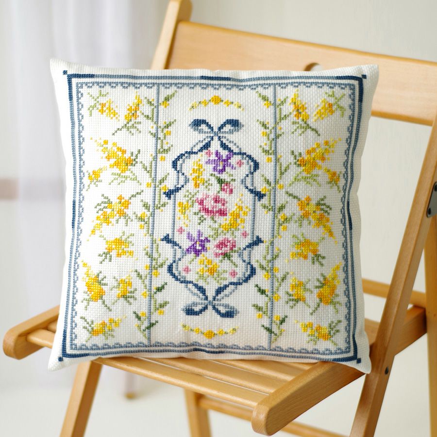 クロスステッチキット クッション ミモザと春の小花・オノエメグミ ミモザコレクション