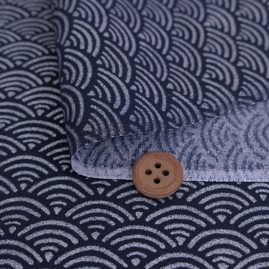  和柄コットン生地 煌めく青海波(銀/濃紺) 10cm単位 切り売り