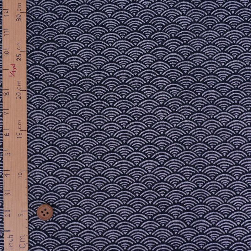  和柄コットン生地 煌めく青海波(銀/濃紺) 10cm単位 切り売り