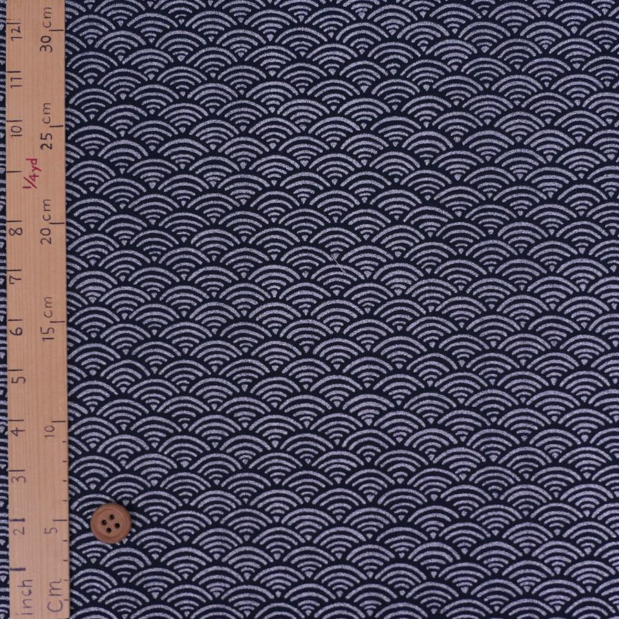  和柄コットン生地 煌めく青海波(銀/濃紺) 10cm単位 切り売り