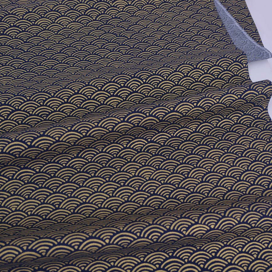  和柄コットン生地 煌めく青海波(金/濃紺) 10cm単位 切り売り