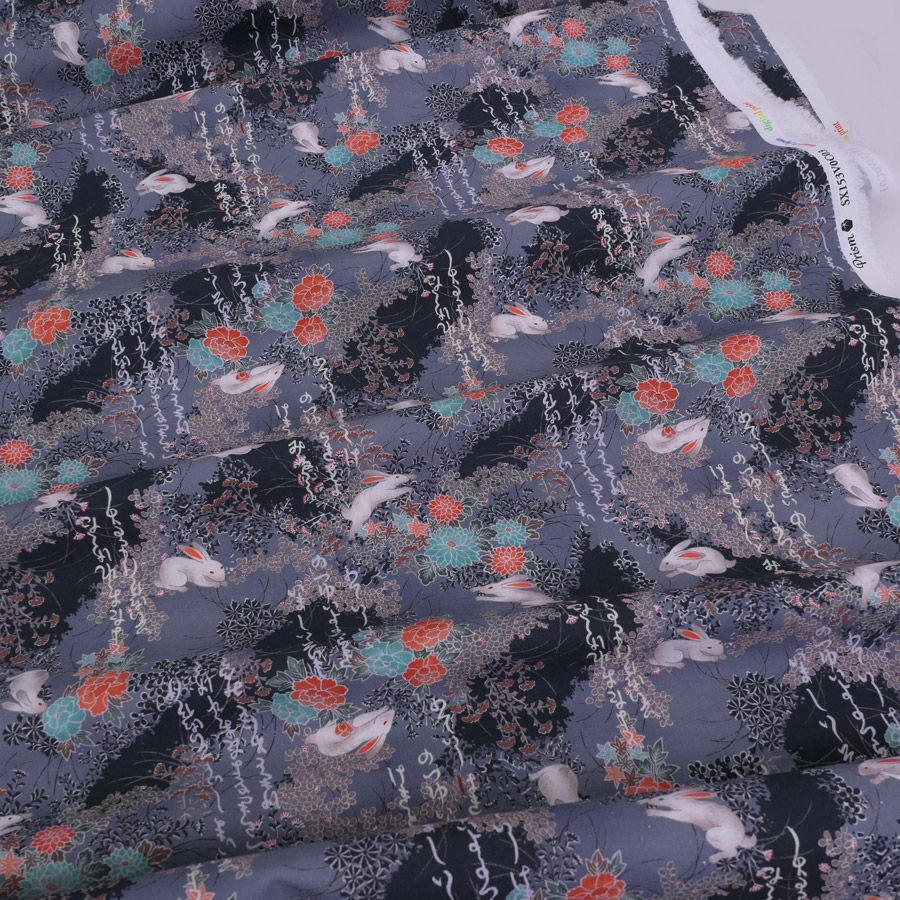 和柄コットン生地 野辺の花にうさぎ(グレー) 10cm単位 切り売り