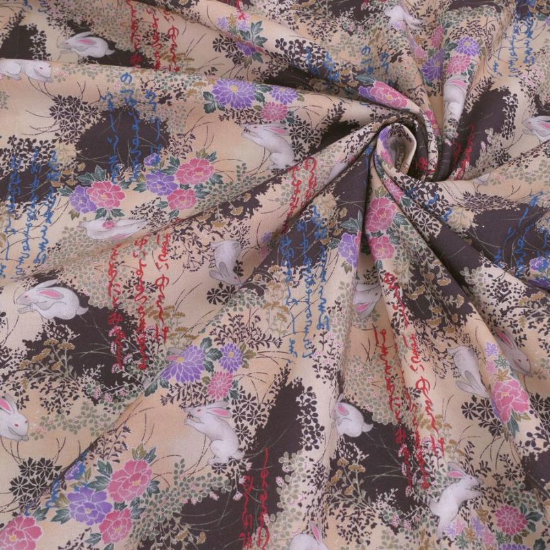 和柄コットン生地 野辺の花にうさぎ(ベージュ) 10cm単位 切り売り