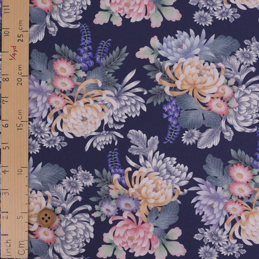 和柄コットン生地 大輪菊の花寄せ(紺) 10cm単位 切り売り