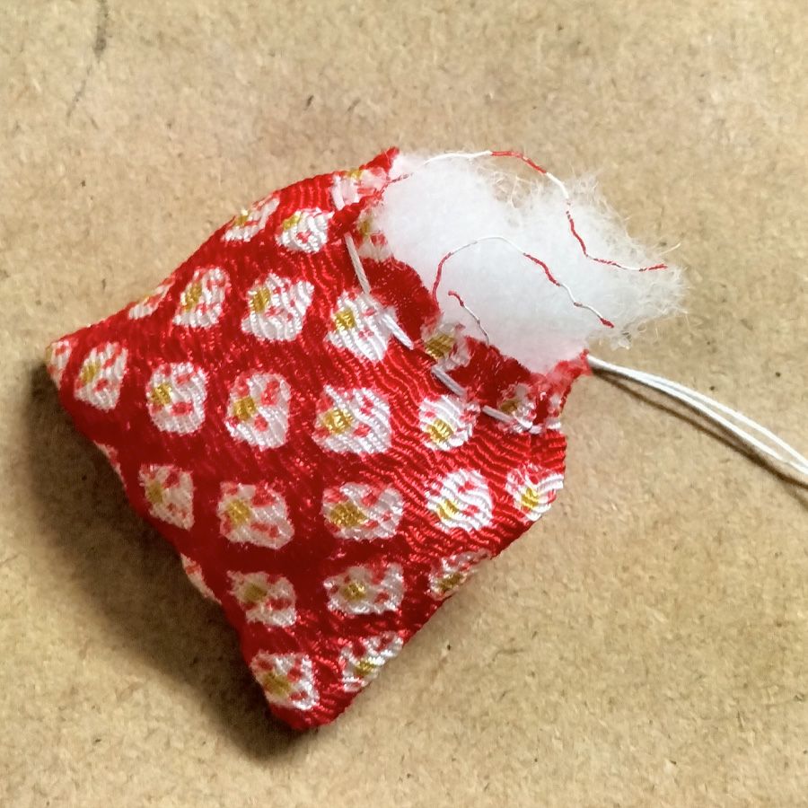 ちりめん手芸キット なかよしドールのチャーム・2個セット ちょっと懐かしい和のドールを手作り♪レトロな可愛さの縮緬細工