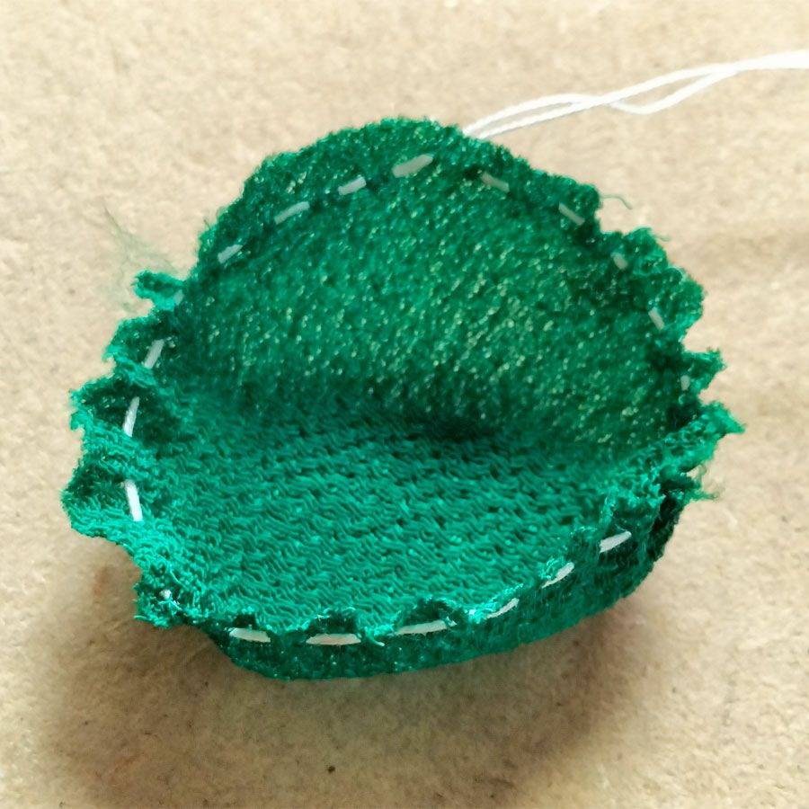 ちりめん手芸キット かえるのお守りチャーム・2個セット 無事カエル、福カエルの願いを込めて 蛙のハンドメイドキット