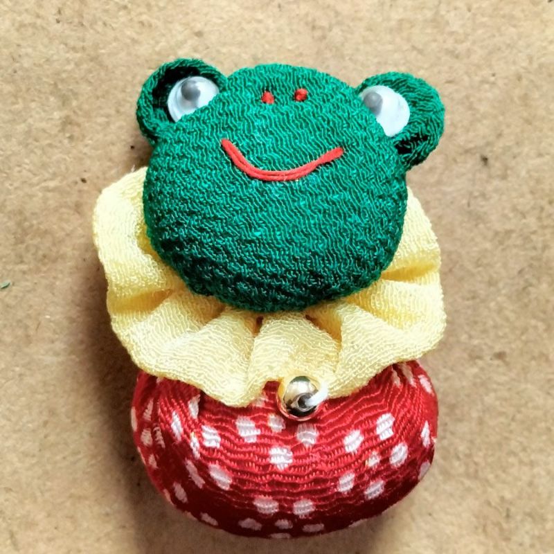 ちりめん手芸キット かえるのお守りチャーム・2個セット 無事カエル、福カエルの願いを込めて 蛙のハンドメイドキット